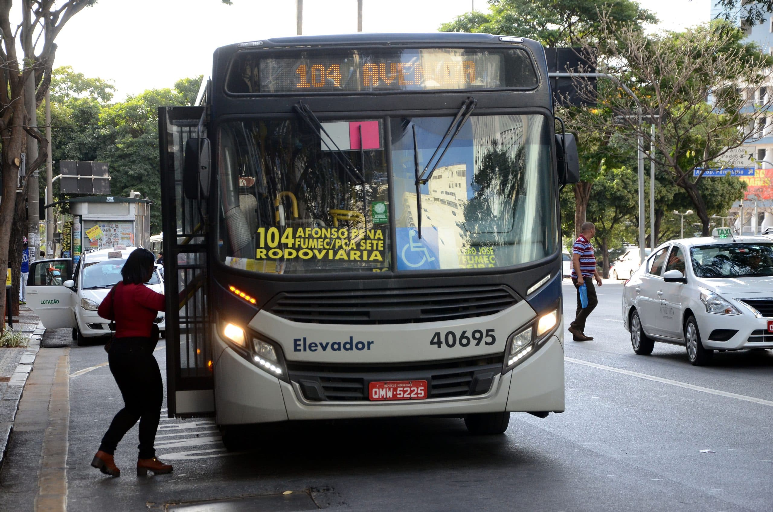Prefeitura de BH libera R$ 306 milhões para transporte coletivo