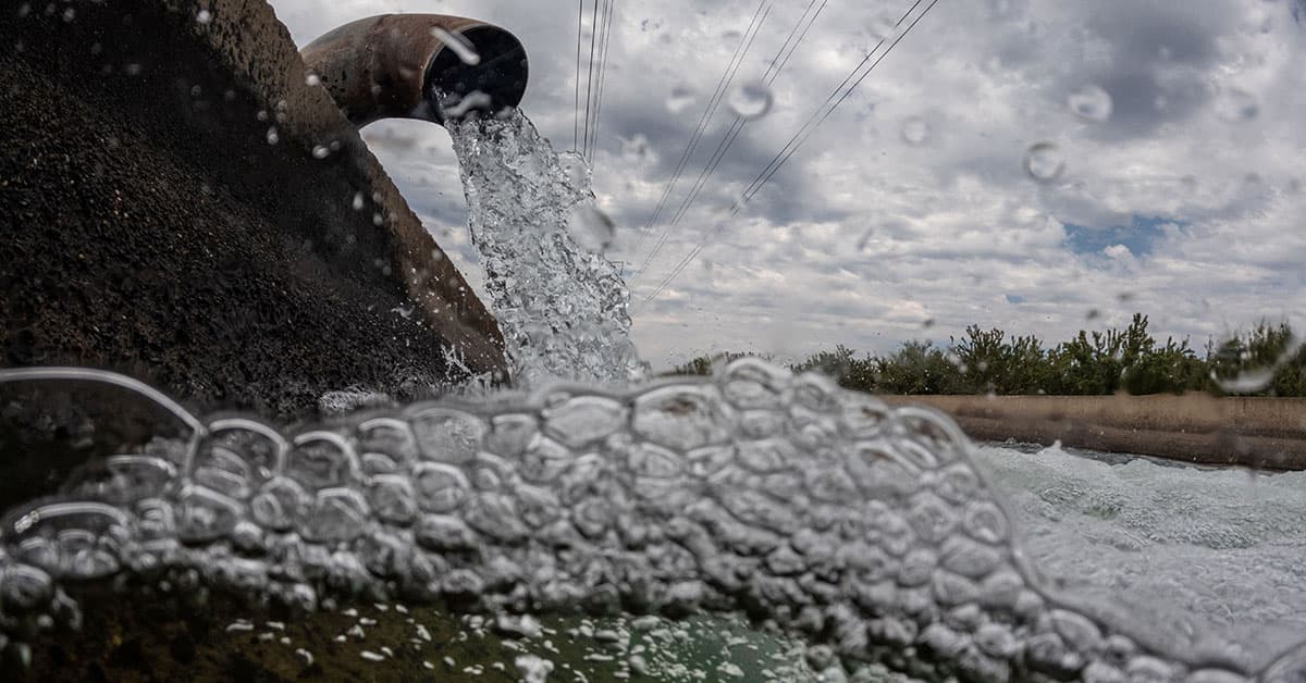 O desperdício da água tratada no Brasil, um exemplo do que não fazer com o dinheiro público
