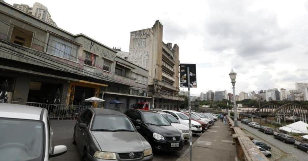 Rua Sapucaí, em BH, está fechada nesta semana como teste para revitalização