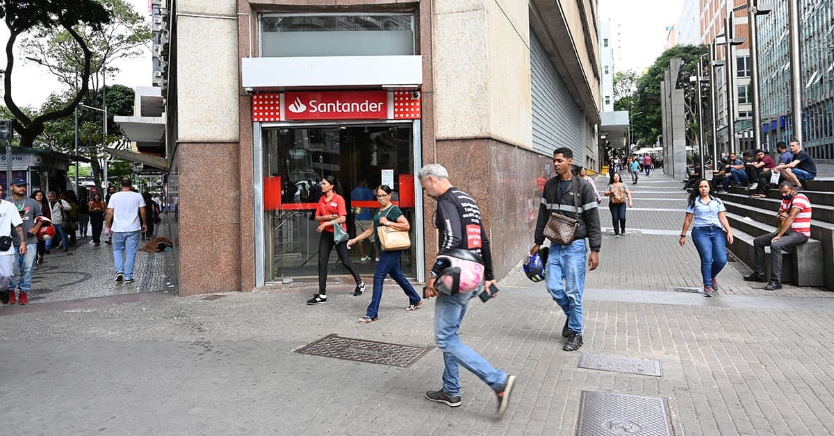 Santander registra alta de 6% na base de clientes de cartões