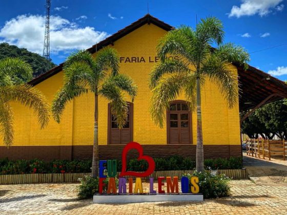 Fachada da Prefeitura de Faria Lemos, município que abre concurso público de Faria Lemos com 102 vagas na Zona da Mata mineira