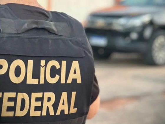 agente da Polícia Federal durante operação do Banco Digimais