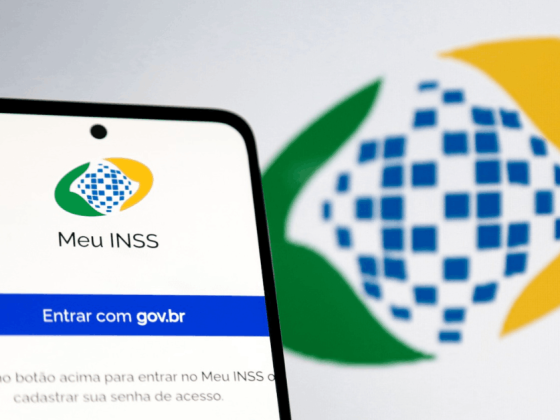 Tela do aplicativo Meu INSS exibindo opções de serviços para aposentados e pensionistas contestarem descontos indevidos do INSS