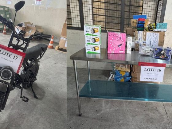 Lotes do leilão da Receita Federal em BH expostos para vistoria, incluindo moto elétrica e amostras de produtos apreendidos