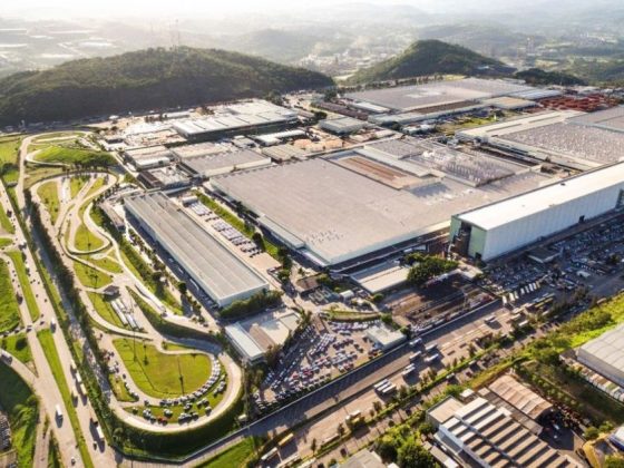 Vista aérea da fábrica da Stellantis de Betim, em Minas Gerais