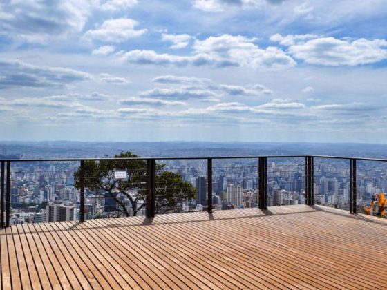 Mirante do Mangabeiras com vista panorâmica de BH, ponto dos passeios turísticos gratuitos em BH