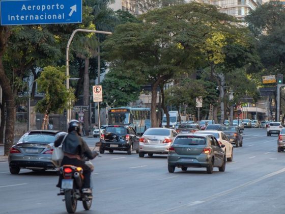 Trânsito intenso na Avenida Afonso Pena, em Belo Horizonte, cenário do debate sobre mortes no trânsito na Grande BH
