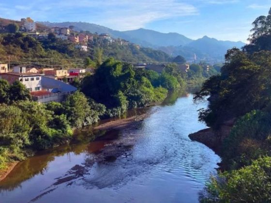 Rio das Velhas em Sabará, onde foi registrada mancha de óleo no Rio das Velhas