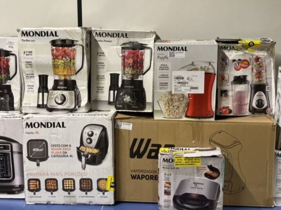 Kit de eletrodomésticos Mondial, incluindo liquidificadores, fritadeira elétrica e panela de pressão, vendido no leilão da Casas Bahia