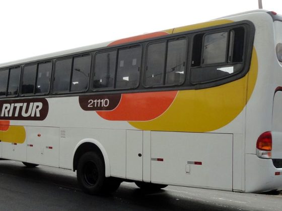 Ônibus da recuperação judicial da Saritur em via pública de Minas Gerais