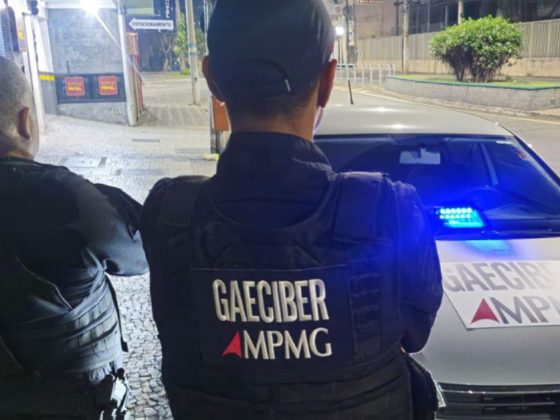 Agentes do Gaeciber durante operação de fraude eletrônica em Juiz de Fora, Minas Gerais