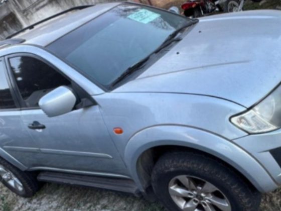 Mitsubishi Pajero 4x4 prata no leilão de veículos em BH da Polícia Federal