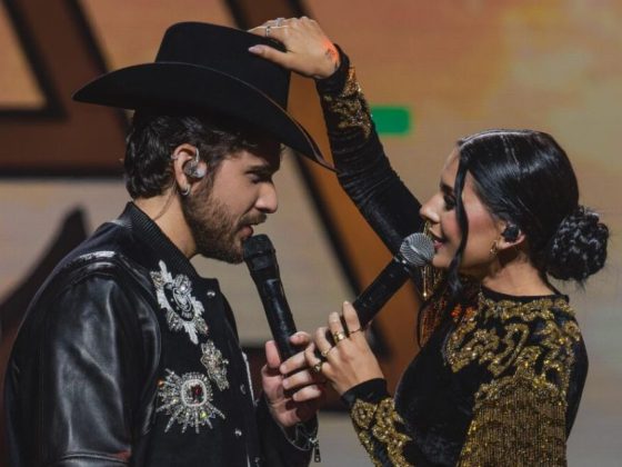 Gustavo Mioto e Ana Castela se apresentam juntos no palco; dupla está entre os artistas contratados para a Festa da Banana em Santa Bárbara do Tugúrio.
