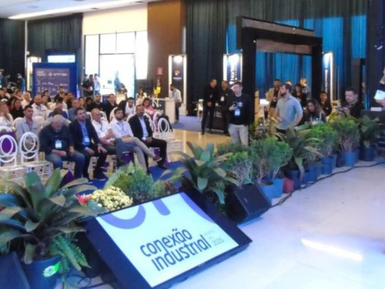 Abertura do evento Conexão Industrial durante um ano anterior