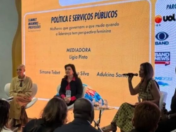 Mulheres mineiras reunidas em painel sobre empreendedorismo feminino