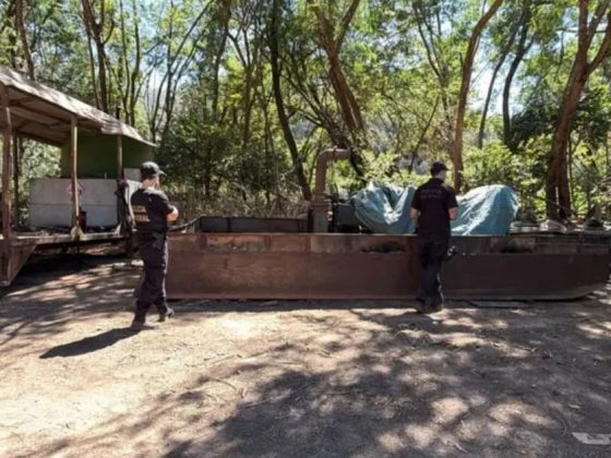 PF apreende máquinas usadas em extração mineral ilegal no Vale do Aço.