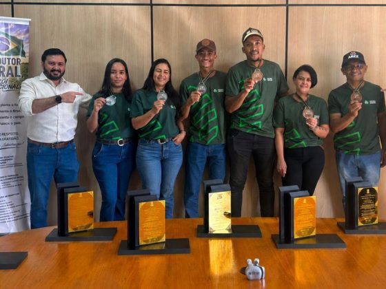 Estudantes mineiros que levaram medalha de prata na Olimpíada Brasileira de Agropecuária