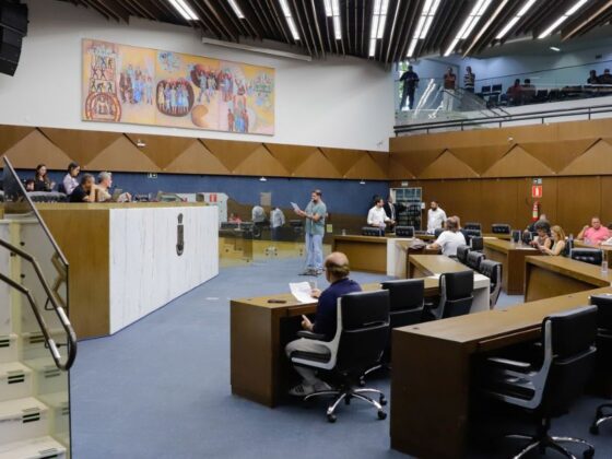 Plenário da Câmara Municipal de Belo Horizonte durante sessão extraordinária que aprovou o reajuste para servidores da prefeitura