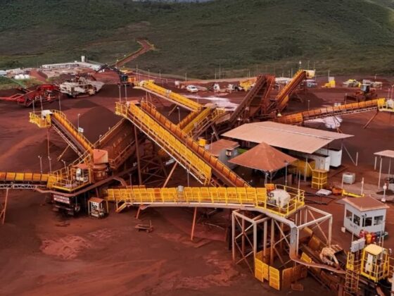 Área de extração e beneficiamento de minério de ferro da Cedro Participações em Mariana, Minas Gerais