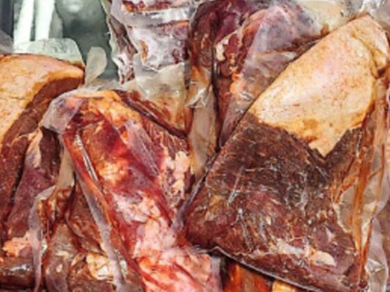 Alimentos impróprios encontrados pelo Procon.
