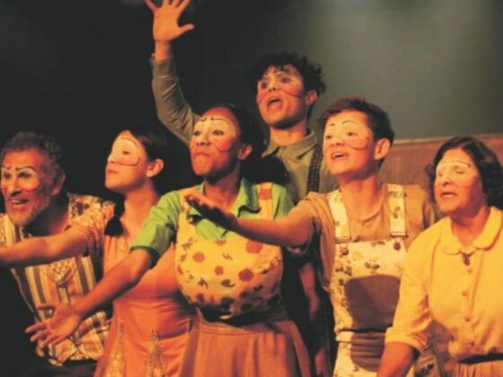 Atores de Florido O Musical se apresentando em 2022.