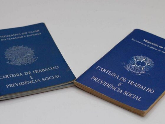 Carteira de trabalho, algo que não é utilizado durante a 'pejotização'.