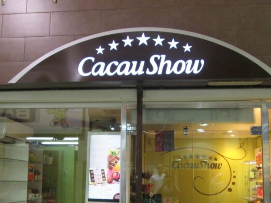 Frente da Cacau Show, parte do setor de franquias que cresce em JF.