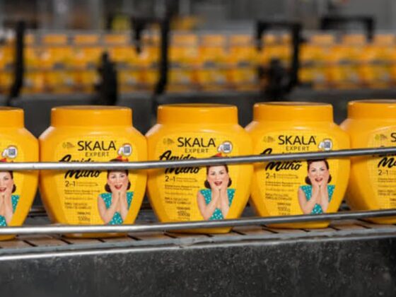Potes de shampoo Skala.