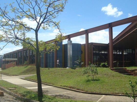 Campus onde se comemora os 150 anos da Escola de Minas.