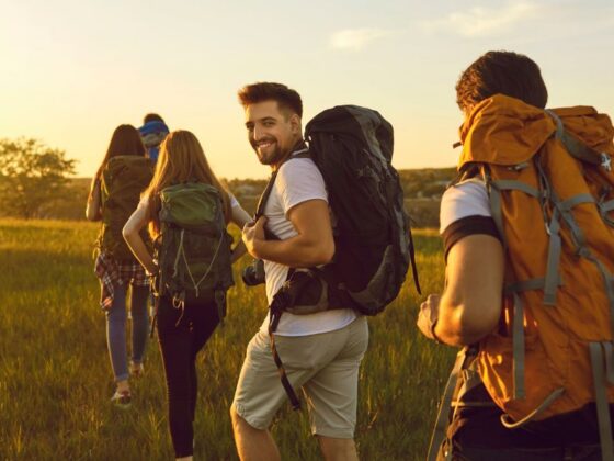 Pessoas fazendo turismo no Brasil.