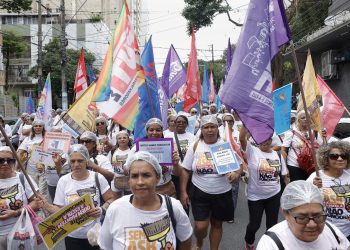 auxiliares de serviços greve