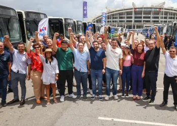 Entrega dos ônibus