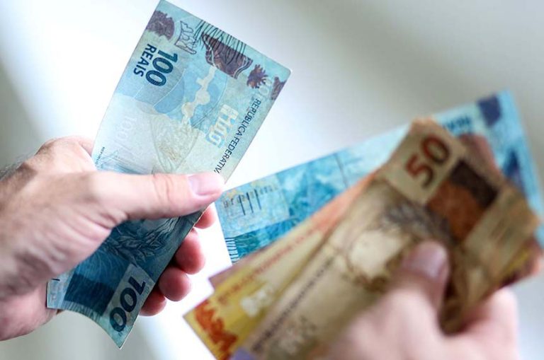 Dinheiro inss / salário / Bolsa Família Pensão alimentícia Seguro auxílio