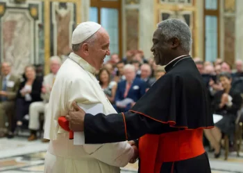 Papa e Cardeal Peter Turkson