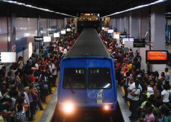 Estação Botafogo cheia