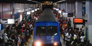 Estação Botafogo cheia