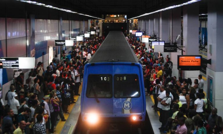 Estação Botafogo cheia