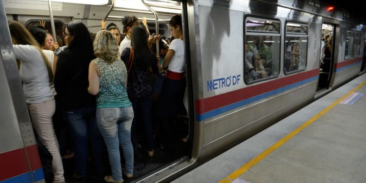 vagão metrô exclusivo mulheres