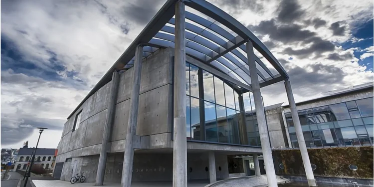 Prefeitura na capital da Islândia (Reprodução/Getty Images)