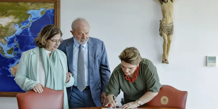 Lula anunciando posse