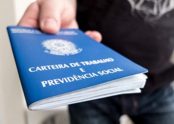 05-06-2014 - São Paulo - O MPT-RJ (Ministério Público do Trabalho no Rio de Janeiro) entrou com ação civil pública pedindo que todos os selecionados para o programa de trabalho voluntário da Fifa para a Copa do Mundo sejam contratados com carteira de trabalho assinada. Foto Rafael Neddermeyer/ Fotos Publicas