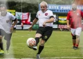 Lula jogando futebol