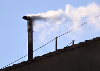 Fumaça brança Capela Sistina