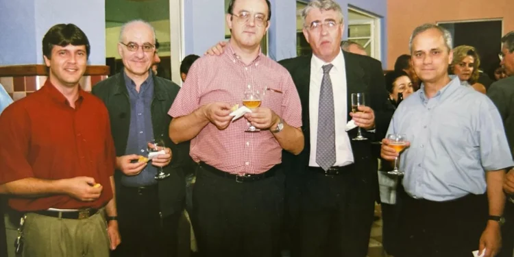 papa leão tomando cerveja