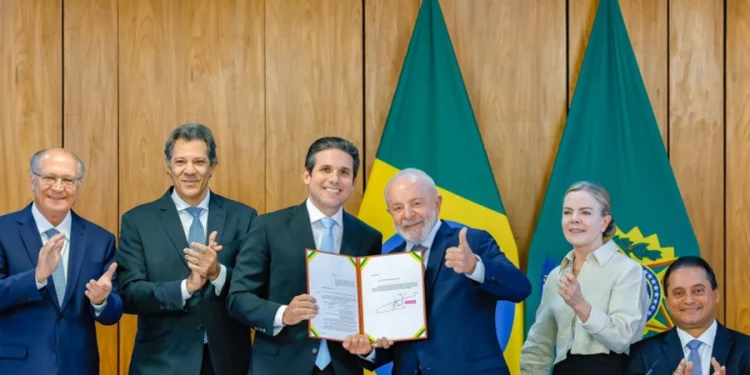 Anúncio da Comissão Especial