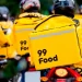 Motociclistas com mochila do serviço 99Food (Imagem: Divulgação)