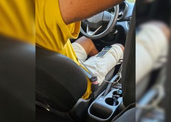 motorista de aplicativo celular dirigir