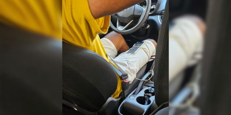 motorista de aplicativo celular dirigir