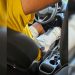 motorista de aplicativo celular dirigir