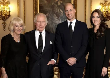 Foto da família real, a primeira do rei Charles III (Foto: Divulgação/Instagram theroyalfamily)